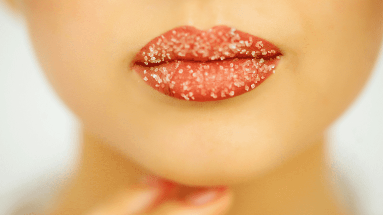 How To Make An Exfoliating Dry Lip Scrub!